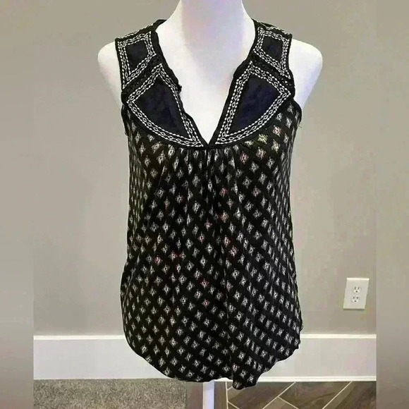 Cynthia Rowley Boho style with embroidery detailed tank top size XS with V-neck - Picture 1 of 9